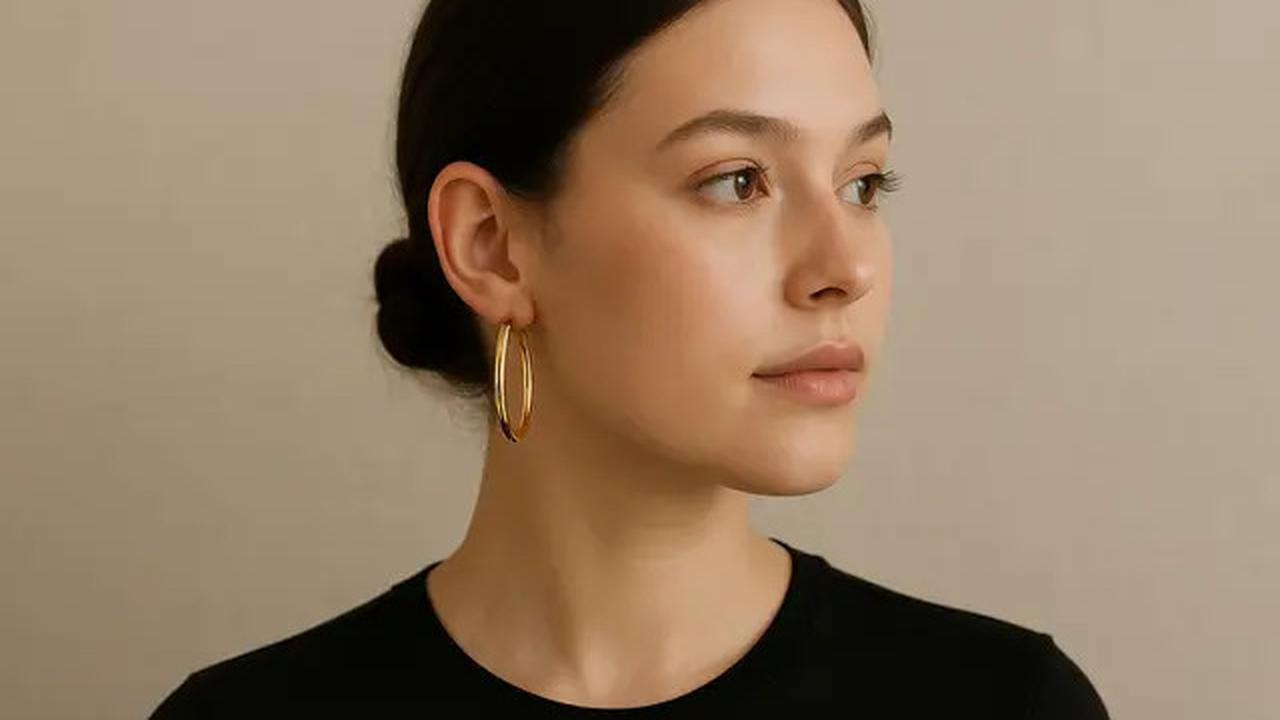 6 Pilihan Anting Emas Bulat Minimalis Modern, Percantik Penampilan Elegan Anda di 2025