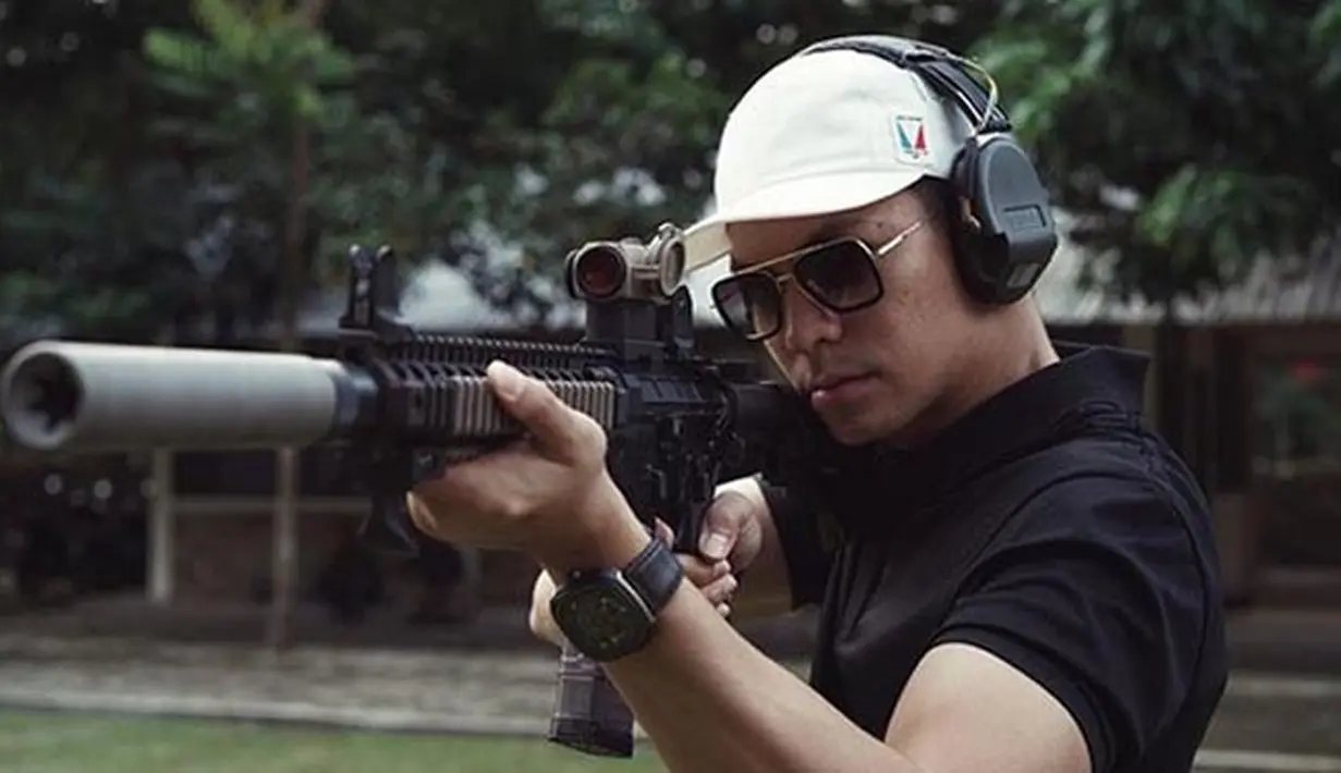 Menurut Fero, lama atau tidaknya berhubungan menjadi sepasang kekasih tidak bisa menjadi tolak ukur pasangan untuk melanjutkan hubungannya ke jenjang yang lebih serius. (Instagram/fero_walandouw)