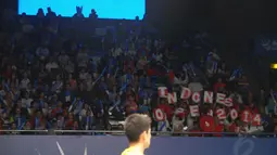 Kemeriahan Indonesia Open 2014 tidak luput dari hebohnya para suporter yang dengan setia menyaksikan atlet-atlet pujaannya bertanding, Jakarta, Kamis (19/6/14). (Liputan6.com/Miftahul Hayat)  