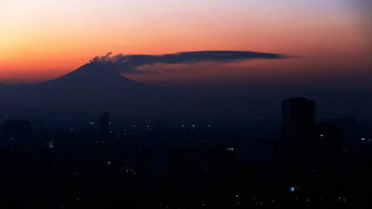 Gunung Popocatepetl Meksiko yang meletus pada Jumat 29 Maret 2019 malam waktu setampat. (Marco Ugarte/AP)