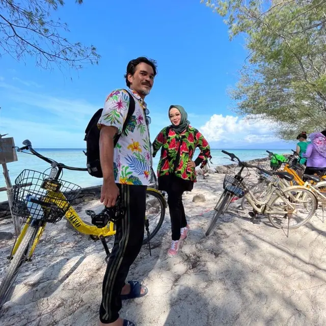 Rina Gunawan dan Teddy Syah