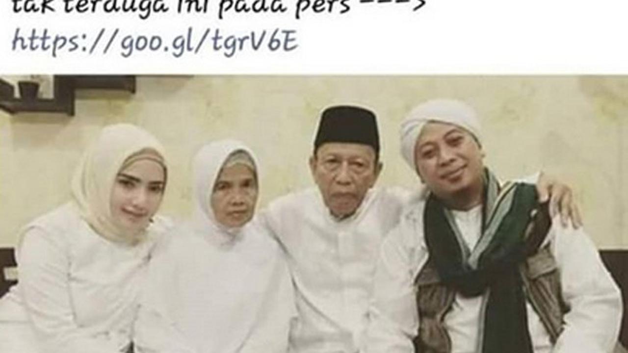 [Bintang] Yulia Mochamad Disebut Istri Ketiga Opick