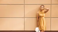 10 Pilihan Warna Outfit yang Cocok untuk Kulit Tan, Memesona!