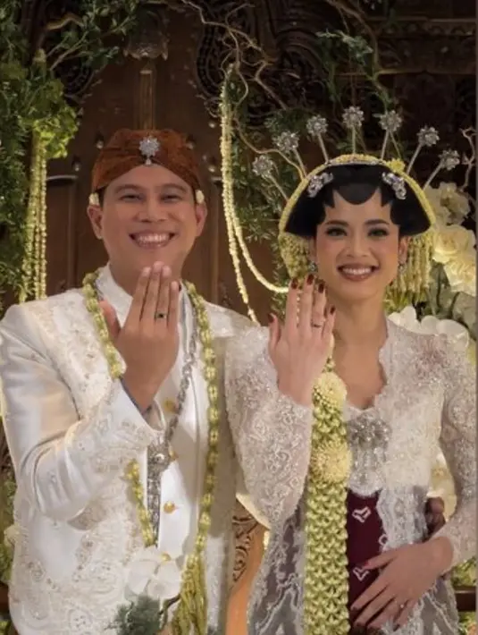 Penampilan Dhabitannisa Auni di hari pernikahannya sukses mencuri perhatian dan tuai pujian. [@rhay_david]