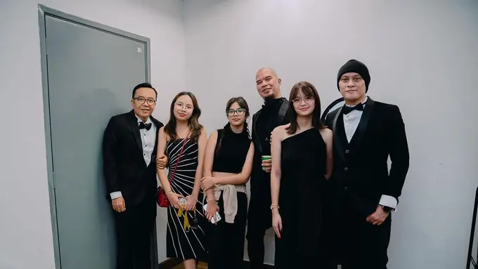 Dewa 19 Bareng Putri-Putrinya