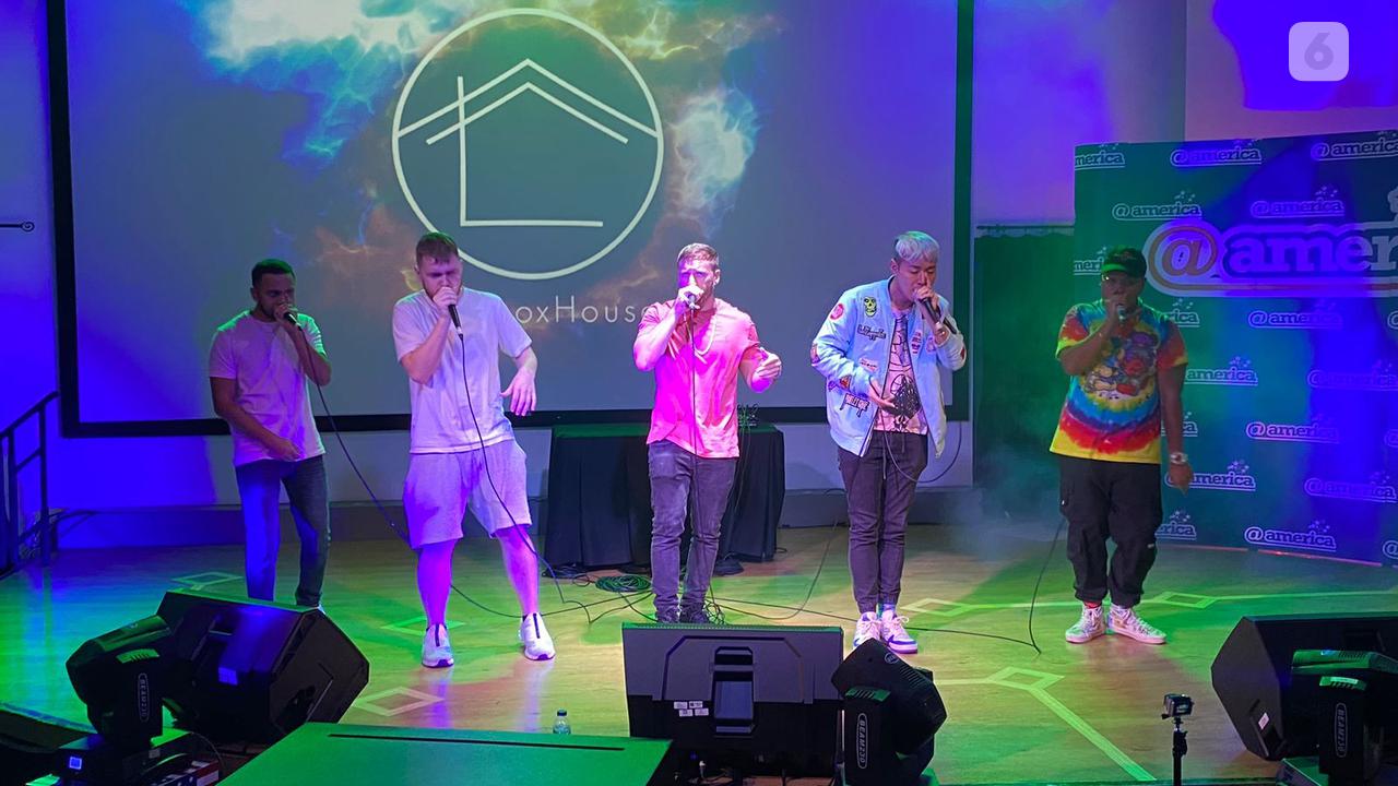 The Beatbox House merupakan grup musik berbasis di New York City, Amerika Serikat dan grup ini terdiri dari lima anggota yang pernah menjadi Juara Dunia Beatboxer (Liputan6.com/Teddy Tri Setio Berty)