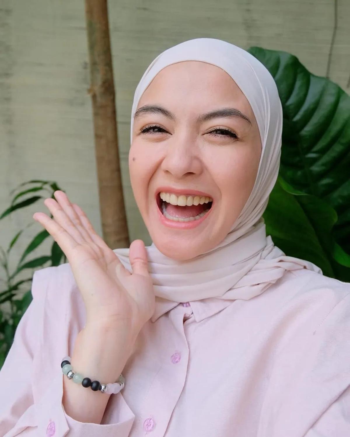 5 Foto Selfie Revalina S Temat saat Nunggu Buka, Cantiknya Terus Terusan