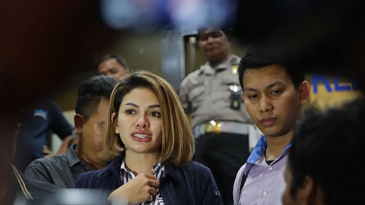 [Bintang] Nikita Mirzani di Polda