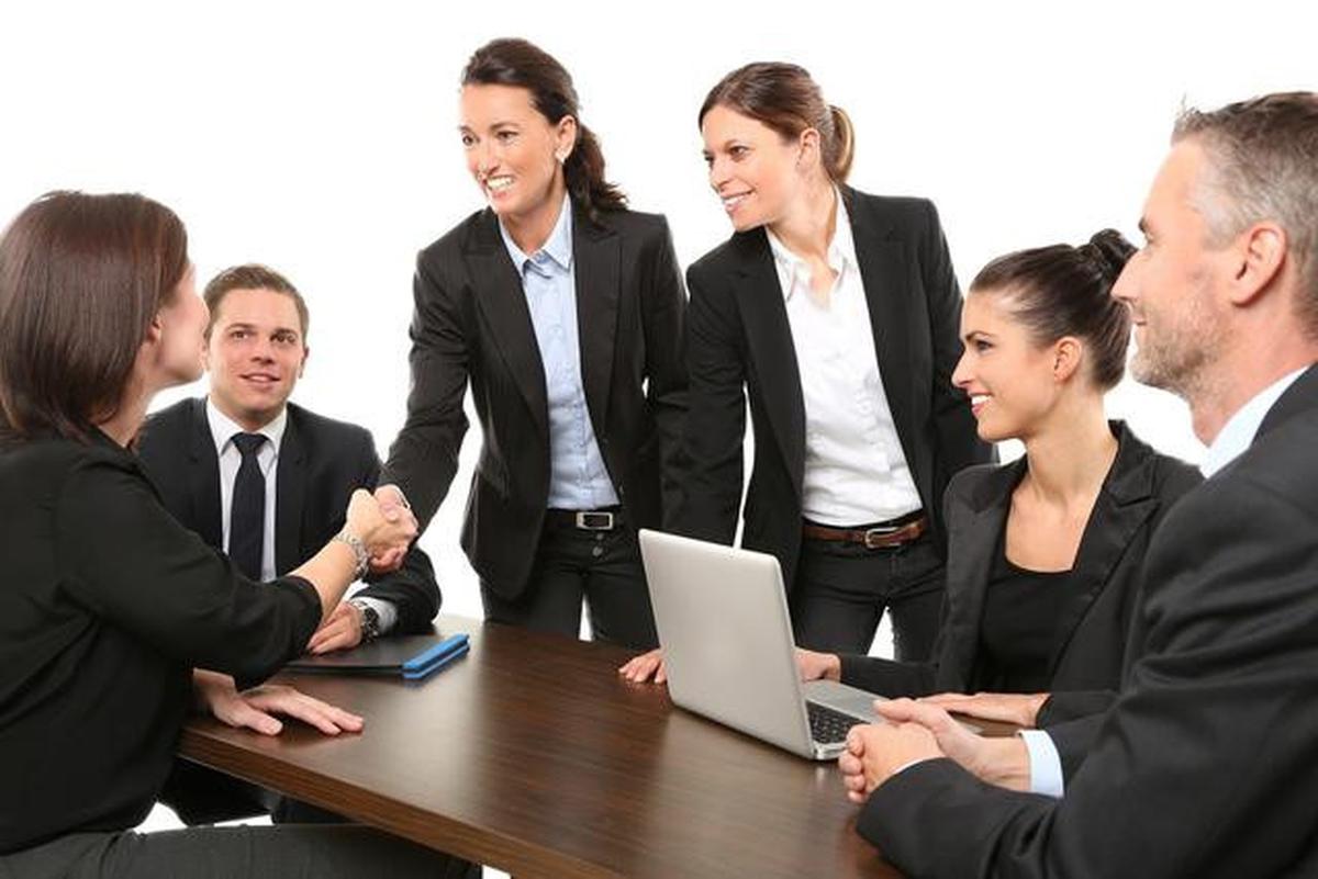 7 Cara Berteman dengan Rekan Kantor Tanpa Terjebak Gosip, Terhindar Drama di Tempat Kerja