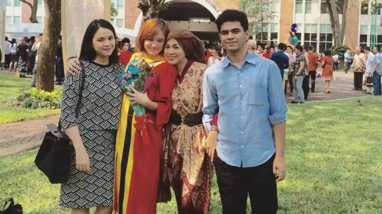 Rayakan Hari Wisuda, Marshanda Dapat Hadiah Istimewa