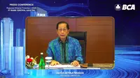 Presiden Direktur PT Bank Central Asia Tbk, Jahja Setiaatmadja, dalam konferensi pers kinerja BCA Kuartal I 2025, Rabu (23/5/2025). (Pipit/Liputan6.com)