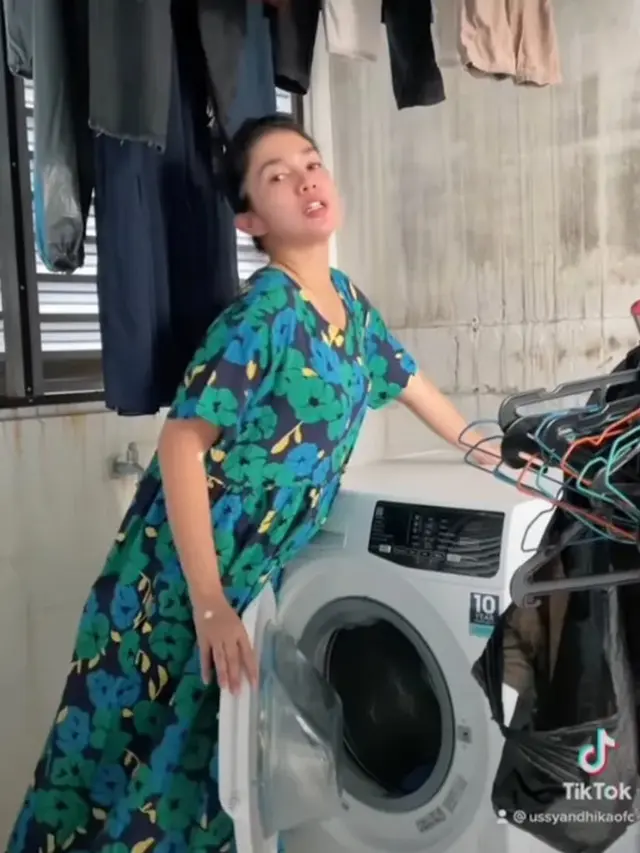 Model Daster Sederhana Ussy Sulistiawaty (Foto: Instagram @ussypratama)