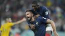 Olivier Giroud. Striker Timnas Prancis berusia 36 tahun ini mencetak brace di Piala Dunia 2022 pada laga matchday pertama di Grup D menghadapi Australia (20/11/2022). Pada laga yang dimenangi Prancis 4-1 tersebut, Olivier Giroud mencetak dua golnya pada menit ke-32 dan 71. Sementara pada matchday kedua menghadapi Denmark (26/11/2022) saat Prancis menang 2-1 dan memastikan lolos ke babak 16 besar, ia gagal menyumbang gol. (AP/Francisco Seco)