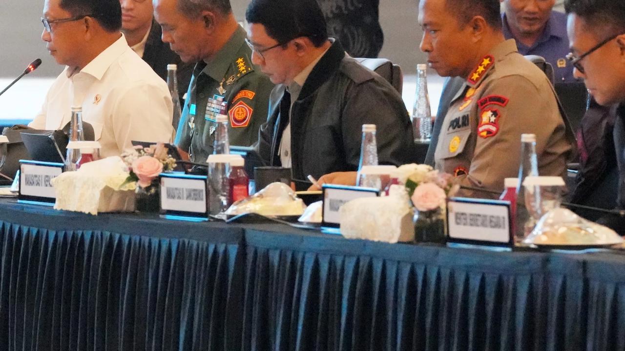 Kasatgas Tito Karnavian saat Rapat Koordinasi dan Evaluasi bersama Satgas Pemulihan Pascabencana DPR RI