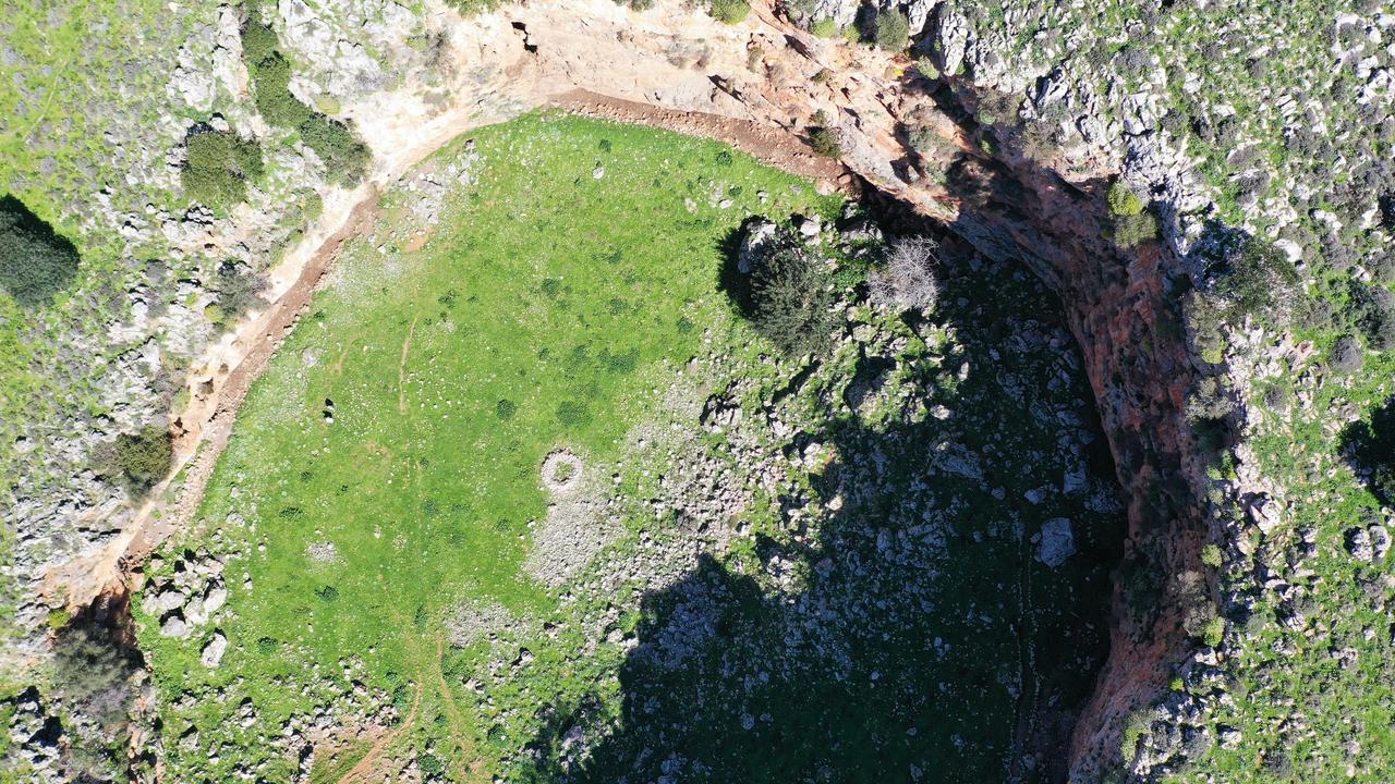Apa Itu Sinkhole? Ketahui Faktor Penyebab dan Cara Mencegahnya