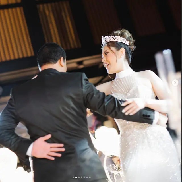 7 Potret Pernikahan Tina Toon yang Digelar Tertutup