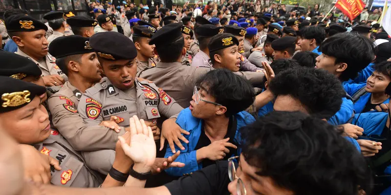 Aksi Mahasiswa di Thamrin Berujung Kericuhan
