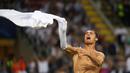 Ekspresi pemain Real Madrid, Cristiano Ronaldo, setelah mencetak gol penentu dalam adu penalti melawan Atletico Madrid pada final Liga Champions di Stadion San Siro, Milan, Minggu (29/5/2016) dini hari WIB. (Reuters/Stefano Rellandini)