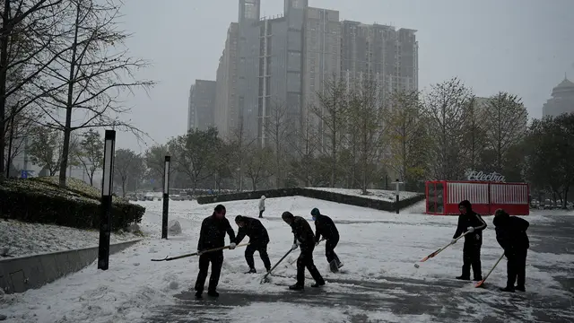 Salju Pertama Musim Dingin Menyelimuti Beijing
