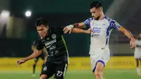 Aksi Paulo Sitanggang dalam laga PSS Sleman kontra PSIS Semarang di Stadion Manahan, Selasa (17/12/2024). (Dok. PSS Sleman).