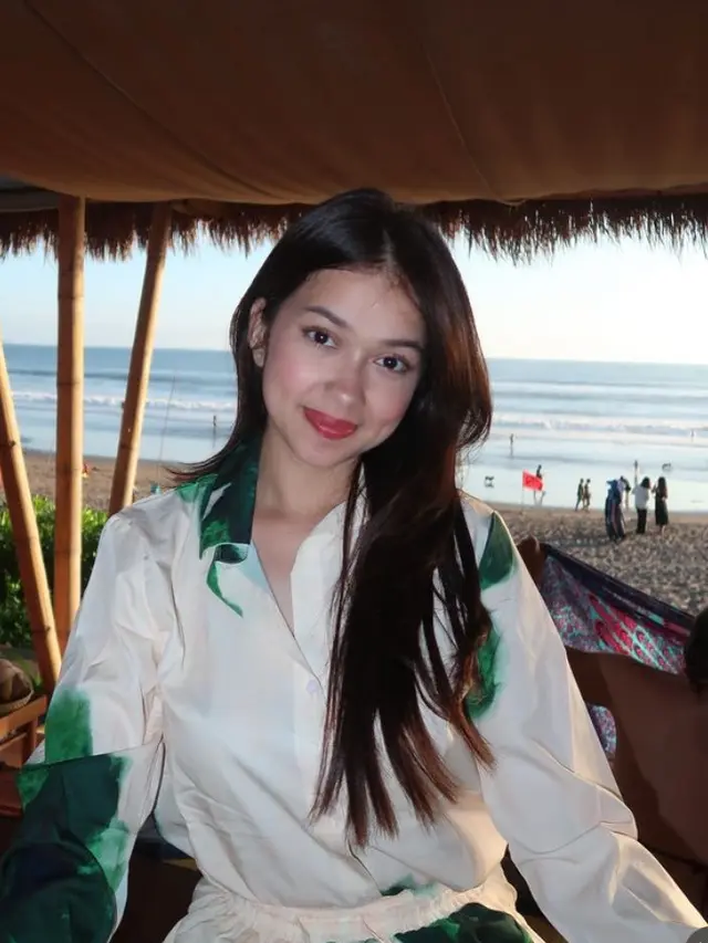 Rebecca Klopper Liburan di Bali Sambil Mengunjungi Jennifer Coppen