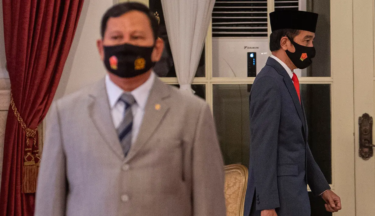 Presiden Joko Widodo selaku inspektur upacara tiba dalam Peringatan Ke-74 Hari Bhayangkara Tahun 2020 di Istana Negara, Jakarta, Rabu (1/7/2020). (ANTARA FOTO/Sigid Kurniawan/POOL)