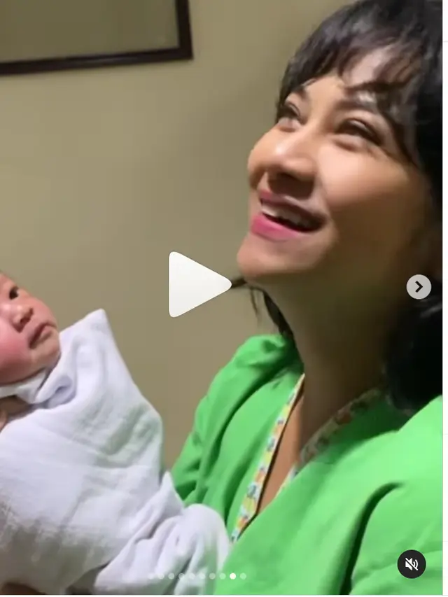 Momen Pertama Vanessa Angel Menjadi Ibu
