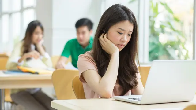 perempuan insecure karean dibully