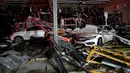 Kondisi salah satu gedung usai dihantam tornado di Canton, Texas, AS, Sabtu (29/4). Satu orang dilaporkan tewas dan puluhan lainnya luka-luka. (Tom Fox / The Dallas Morning News via AP)