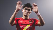 Striker Timnas Indonesia, Ramadhan Sananta mengucapkan selamat tinggal kepada fans DPMM FC di Stadion Hasanal Bolkiah, Bandar Seri Begawan, Rabu (14/5/2026). (Dok. DPMM)
