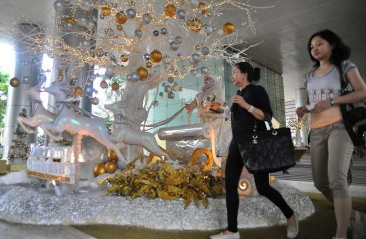 Pernak-pernik Natal hiasi Mal Grand Indonesia