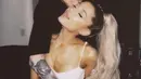 Sementara itu, Pete Davidson sendiri merasa bahwa dirinya adalah pria paling beruntung yang bisa mendapatkan hati Ariana. (instagram/arianagrande)