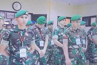 Sebanyak 17 prajurit yang menjadi terdakwa kasus penganiayaan hingga menewaskan Prada Lucky Chepril Saputra Namo divonis 9 tahun bagi Perwira dan 6 tahun penjara bagi Bintara dan Tamtama. Hukuman juga disertai pidana tambahan berupa pemecatan dari dinas militer Cq TNI Angkatan Darat (AD). (Foto: Antara)