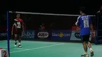 Anthony Sinisuka Ginting sukses mengalahkan Tommy Sugiarto di partai pertama babak semifinal Djarum Superliga Badminton 2019. (Huyogo Simbolon)