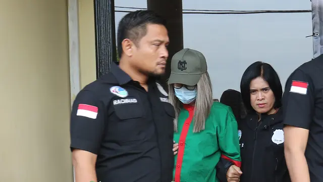 Lucinta Luna saat dirilis di Polres Metro Jakarta Barat (Liputan6.com/ Herman Zakharia)