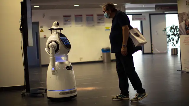 Robot Pendeteksi Demam di Belgia