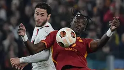 Roma yang harus menuntaskan laga dengan 10 orang menang 2-1 atas AC Milan. (Filippo MONTEFORTE / AFP)