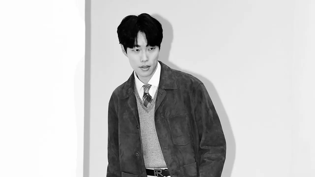 Potret Perdana Ryu Jun Yeol Usai Kena Kontroversi Transit Love dengan Han So Hee, Tampil Wajah Datar dengan Outfit Anak Sekolah
