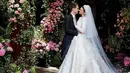 Miranda Kerr dan Evan Spiegel telah resmi menikah pada 27 Mei 2017 lalu. Pernikahan yang digelar dengan konsep sederhana itu memang sempat membuat beberapa orang penasaran. (Instagram/Mirandakerr)