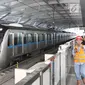 Kereta MRT berada di stasiun Lebak bulus Jakarta, Senin (25/2). Pada 5 Maret nanti pihak Kereta MRT akan membuka pendaftaran uji coba umum. Dengan begitu, masyarakat bisa mengikuti progres pembangunan. (Liputan6.com/Angga Yuniar)