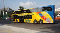Pemkot Solo menerima hibah bus tingkat baru dari Tahir Foundation di Balaikota Solo, Kamis (12/7).