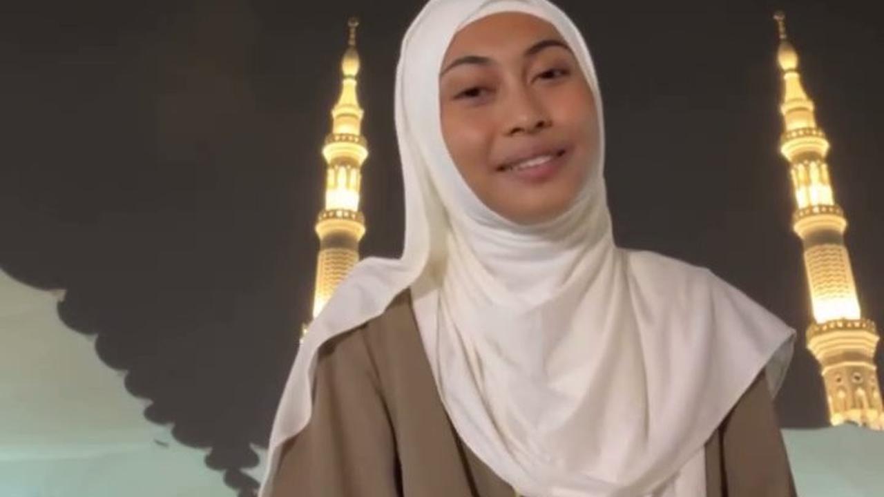 Momen Novia Bachmid Nyanyi di Masjid Nabawi, Tuai Pro Konta