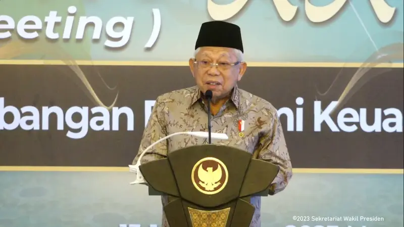 Wakil Presiden Ma'ruf Amin dalam Ijtima' Sanawi Dewan Pengawas Syariah ke-19, di Hotel Grand Sahid Jakarta, Jumat (13/10/2023). (Arief/Liputan6.com)