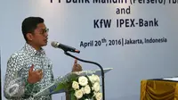 Direktur Finance & Treasury Bank Mandiri, Pahala N Mansury memberikan sambutan saat MoU Signing Ceremony antara Bank Mandiri dengan KfW IPEX-Bank, Jakarta, Rabu (20/4). (Liputan6.com/Angga Yuniar)