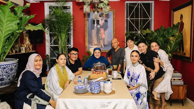 7 Momen Yuni Shara Gelar Bukber di Rumah, Dihadiri Sahabat dan Karyawan