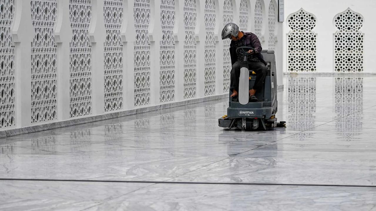 FOTO: Masjid Raya Baiturrahman Bersiap Sambut Tarawih Perdana Ramadan 1447 Hijriah