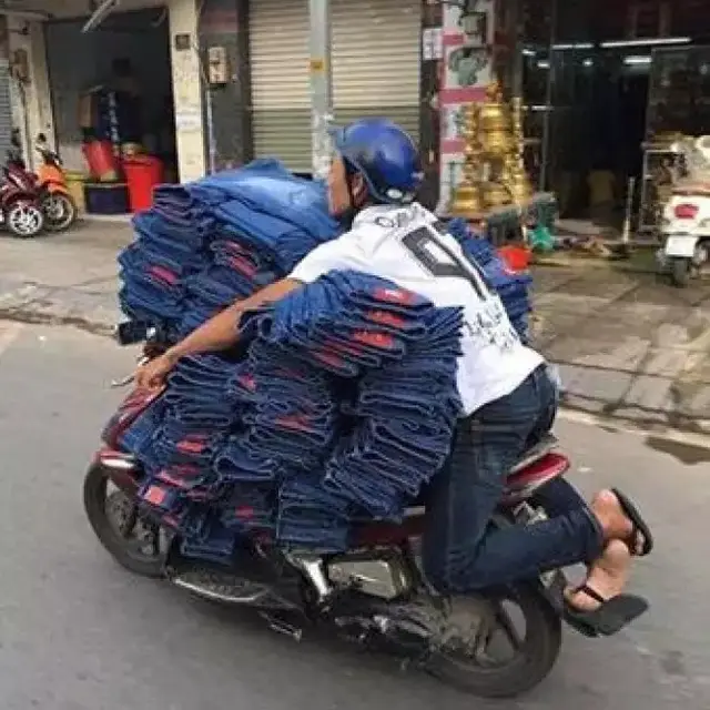 6 Potret Nekat Bonceng Orang Sekaligus Bawa Banyak Barang Ini Bikin Tepuk Jidat