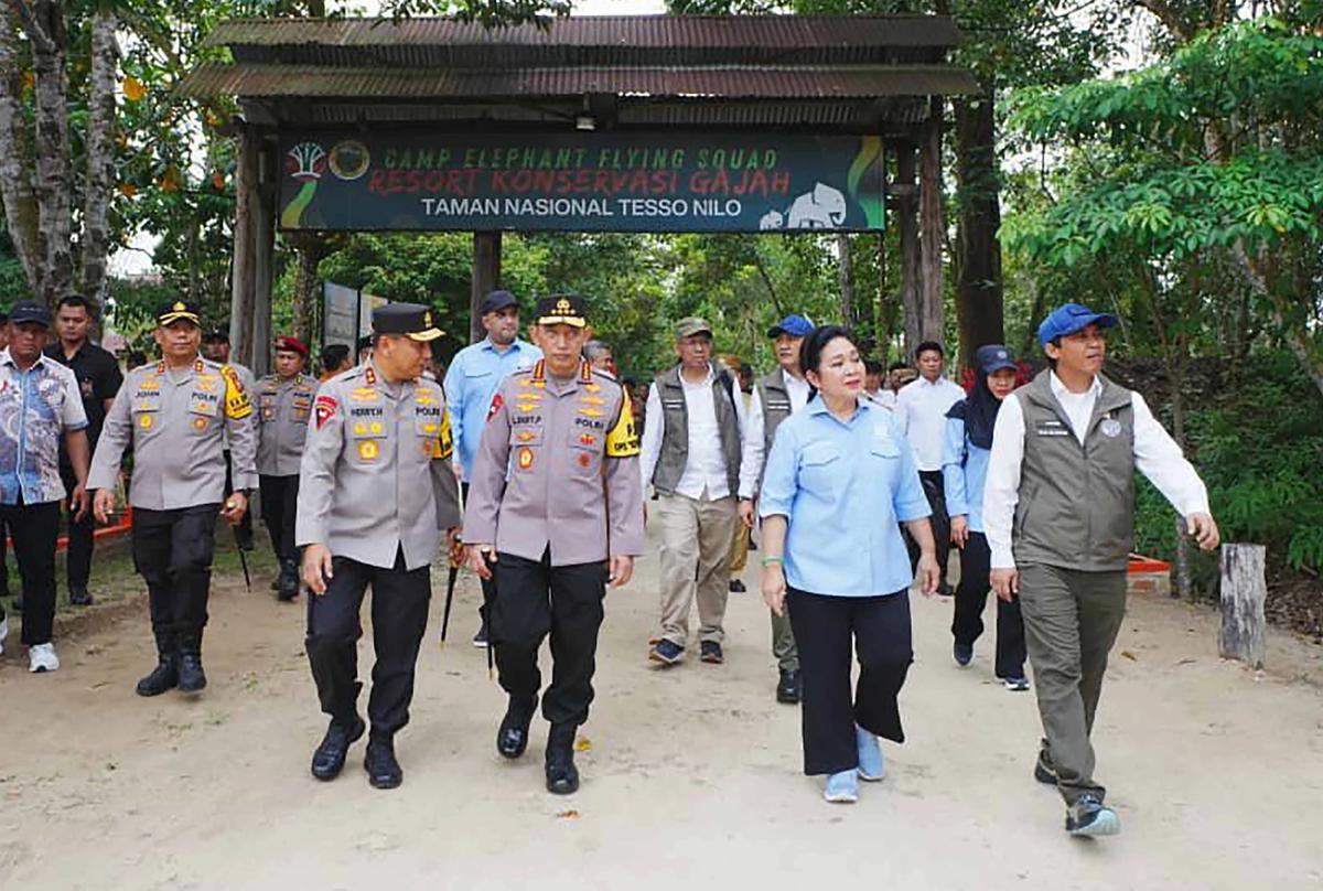 FOTO: Kapolri dan Ketua Komisi IV DPR Tinjau Pemulihan Tesso Nilo untuk Konservasi Gajah
