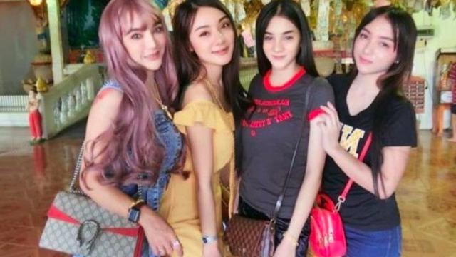 Perempuan Ini Ikhlaskan Suaminya Punya 4 Istri, Mengapa?