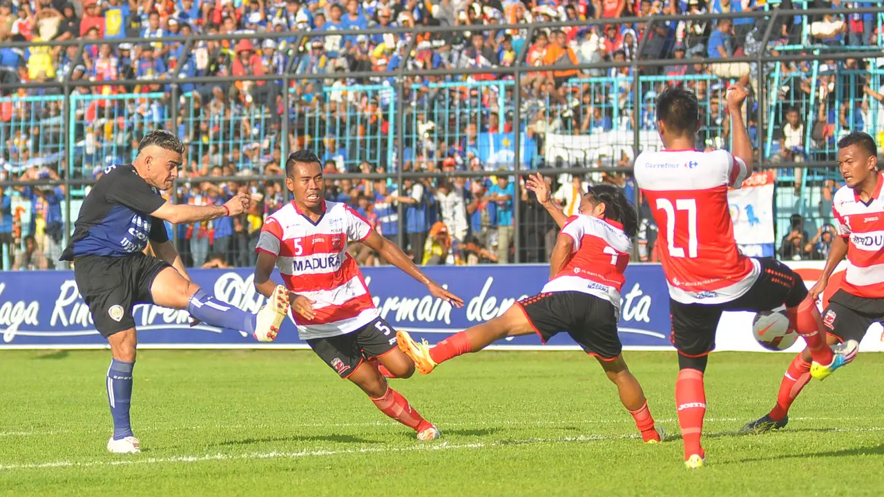 Arema Cronus vs Madura United